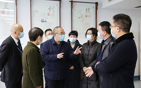 张定宇到恩施州中心医院调研