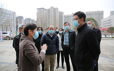 省新冠肺炎疫情防控及卫生健康工作督导调研专家组到州中心医...
