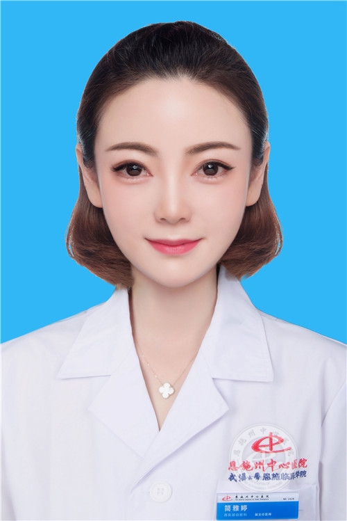简雅婷.jpg