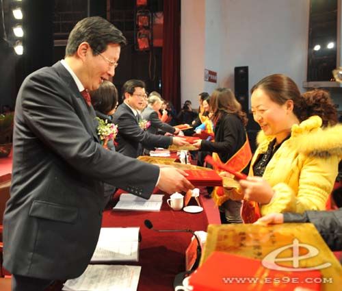 恩施州中心医院隆重举行2012年度工作总结暨表彰大会
