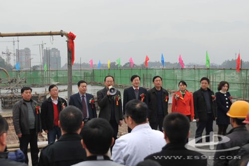 恩施州民族医院中医大楼扩建工程封顶
