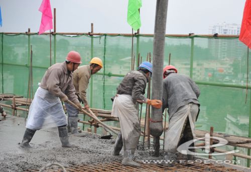 恩施州民族医院中医大楼扩建工程封顶