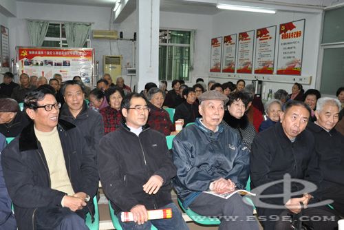 恩施州中心医院离退休老党员学习十八大精神