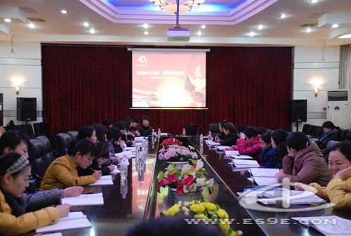 州中心医院妇委会组织女职工学习十八大精神