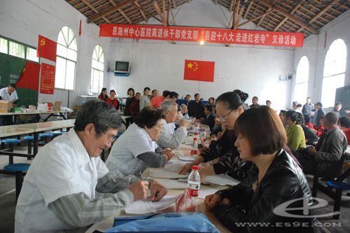 州中心医院老党员乡镇搞义诊