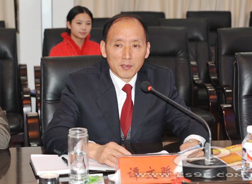 全州党外代表人士座谈会在恩施州中心医院召开