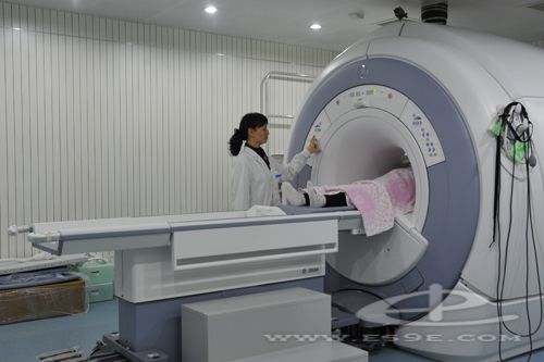 美国GE 1.5T超导光纤磁共振落户州中心医院