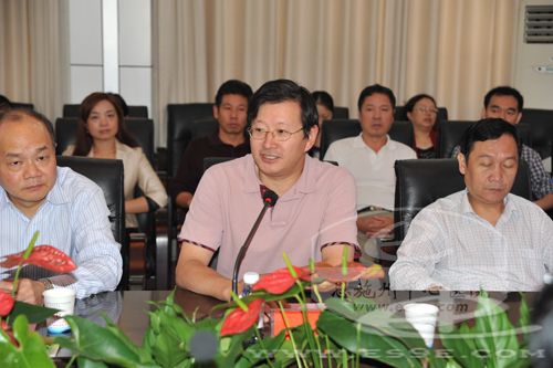 卫生部医管司副司长到恩施州中心医院视察工作