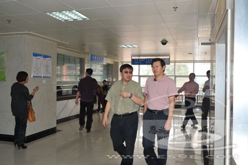 卫生部医管司副司长到恩施州中心医院视察工作