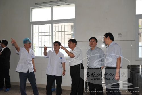 国家中医药管理局副局长吴刚视察州民族医院