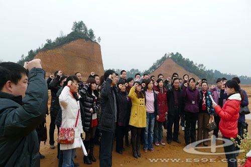 行政后勤党支部召开支部大会