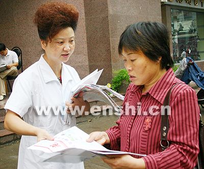 州中心医院举办保持共产党员先进性教育大型义诊活动