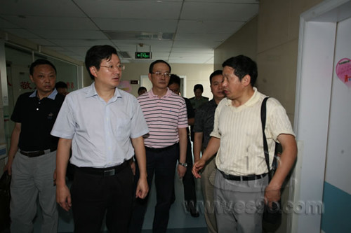 恩施州中心医院领导到中国人民解放军第三军医大学大坪医院参观学习