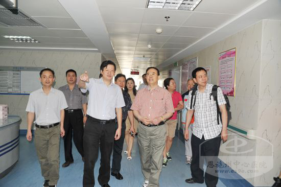 中国工程院士谢立信到州中心医院眼科中心调研