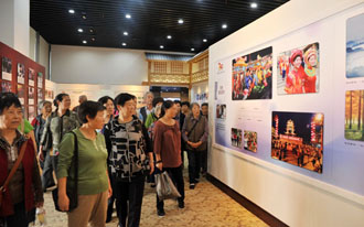 恩州中心医院老同志们欢度老年节