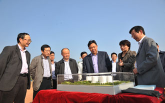 杨天然州长到恩施州中心医院调研