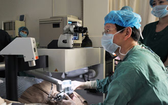 飞秒激光，18秒还你鹰一样的视力