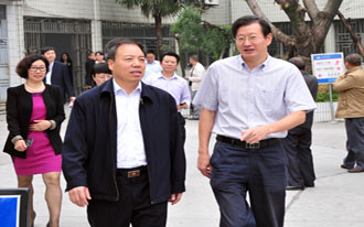 省卫计委主任杨云彦到恩施州中心医院调研