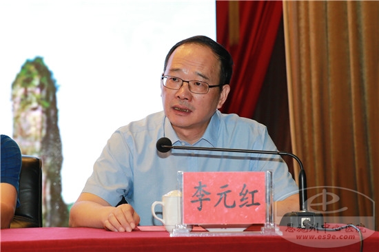 州中心医院党委书记李元红在会上讲话