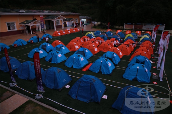 夜间露营