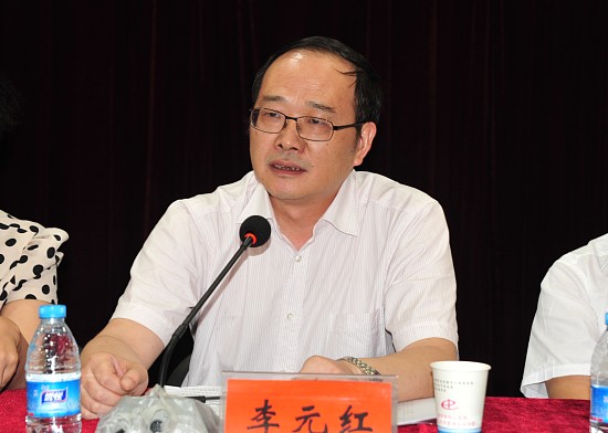 州中心医院党委书记为大会致辞