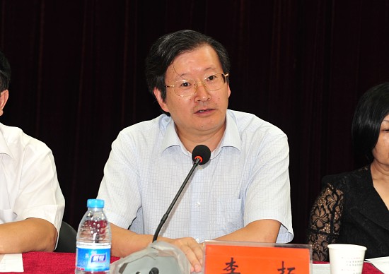 州中心医院院长李拓做重要讲话