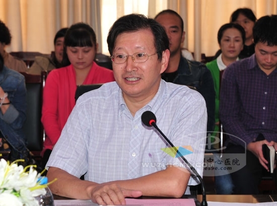 院长李拓汇报医院发展情况