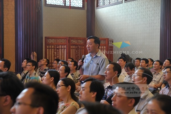 中国麻醉质控中心主任黄宇光教授为学员们授课