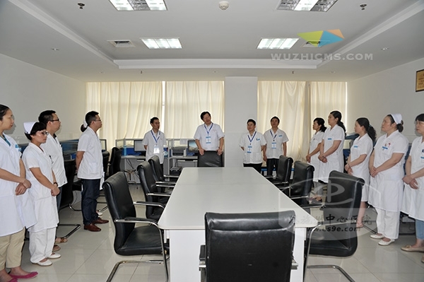 检查组参加临床科室的晨会交班