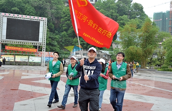 我院志愿者服务队到达治理片区