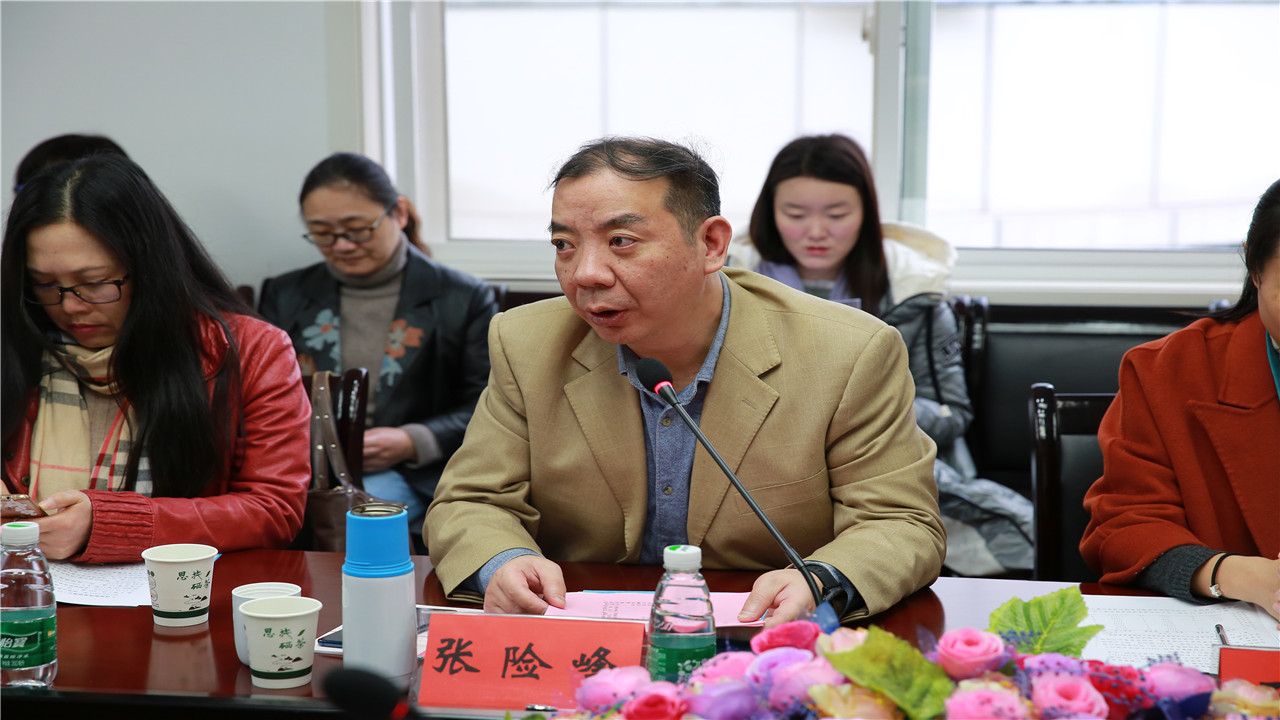 湖北省卫健委疾控处处长张险峰主持会议