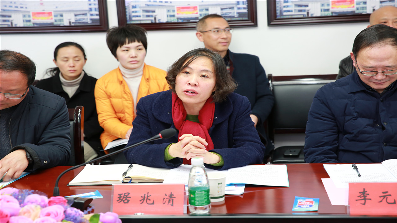 恩施州卫健委副主任琚兆清在会上讲话