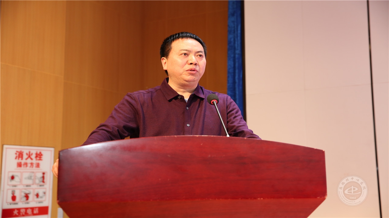 恩施州中心医院副院长王在平在会上讲话