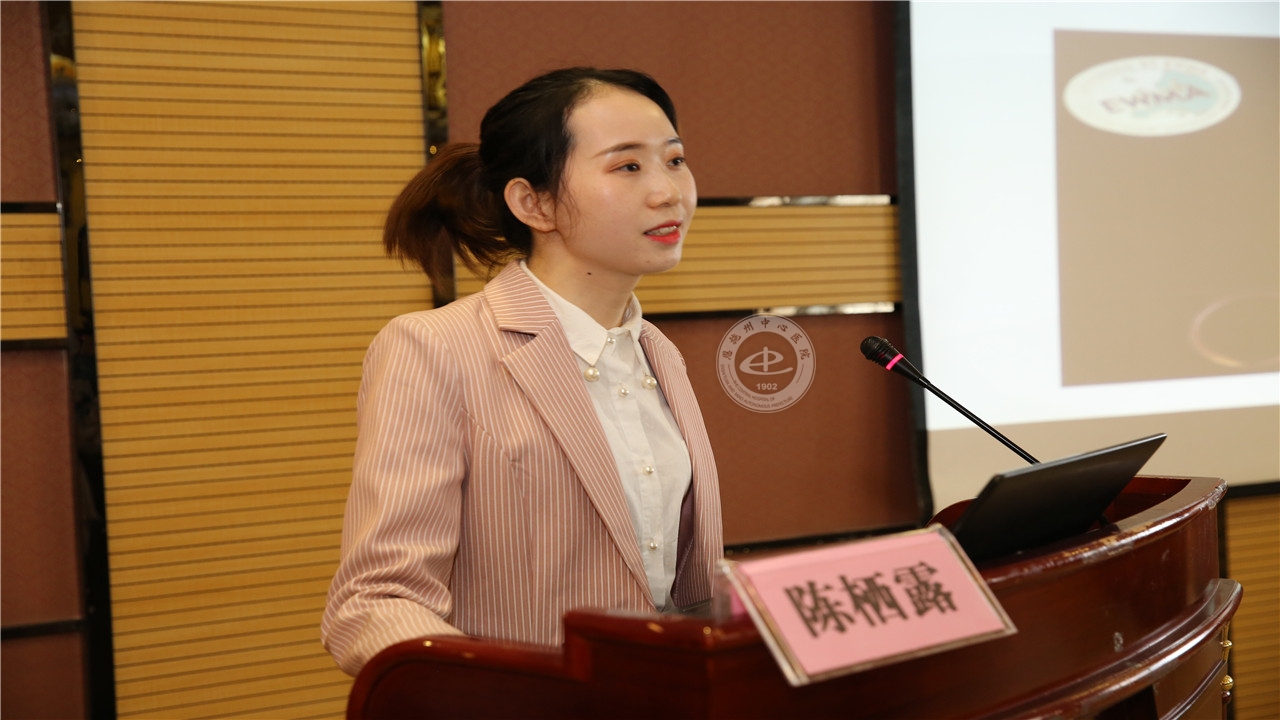 青年医护人员进行精彩的学术演讲