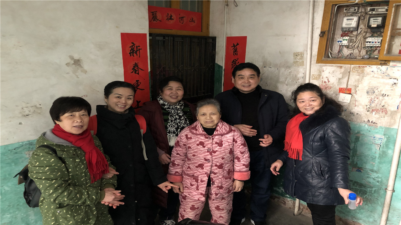 走访问候离退休老同志
