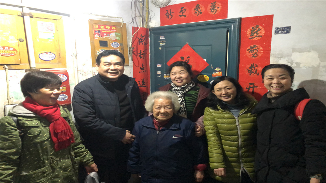 走访问候离退休老同志