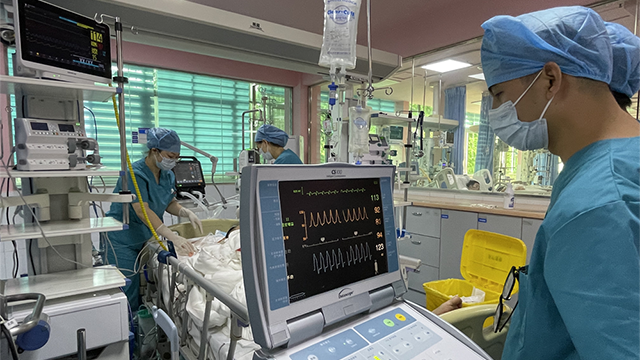 恩施州中心医院独立成功开展全州首例ECMO“抢”回生命