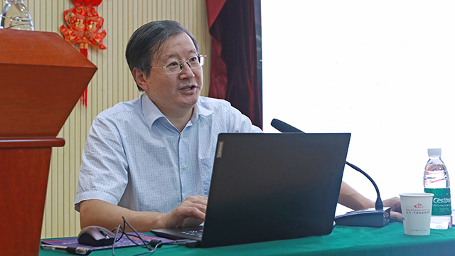 恩施州中心医院党委书记讲廉政党课