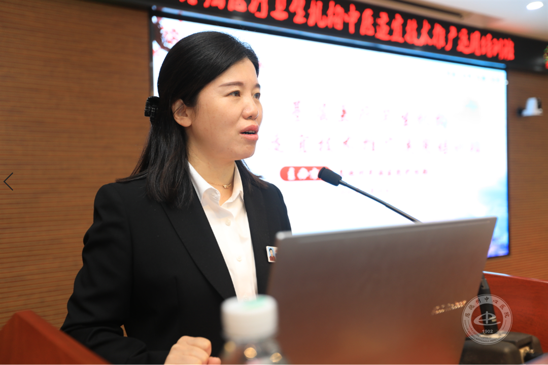 州民族医院护理部主任雷微主持会议