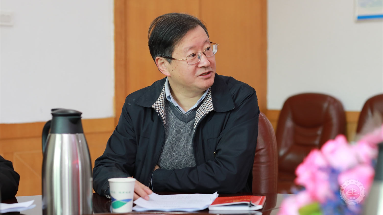 院党委书记李拓主持会议