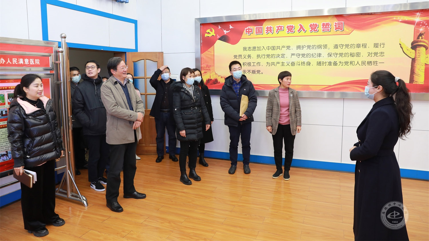 张蕾一行参观院展览室