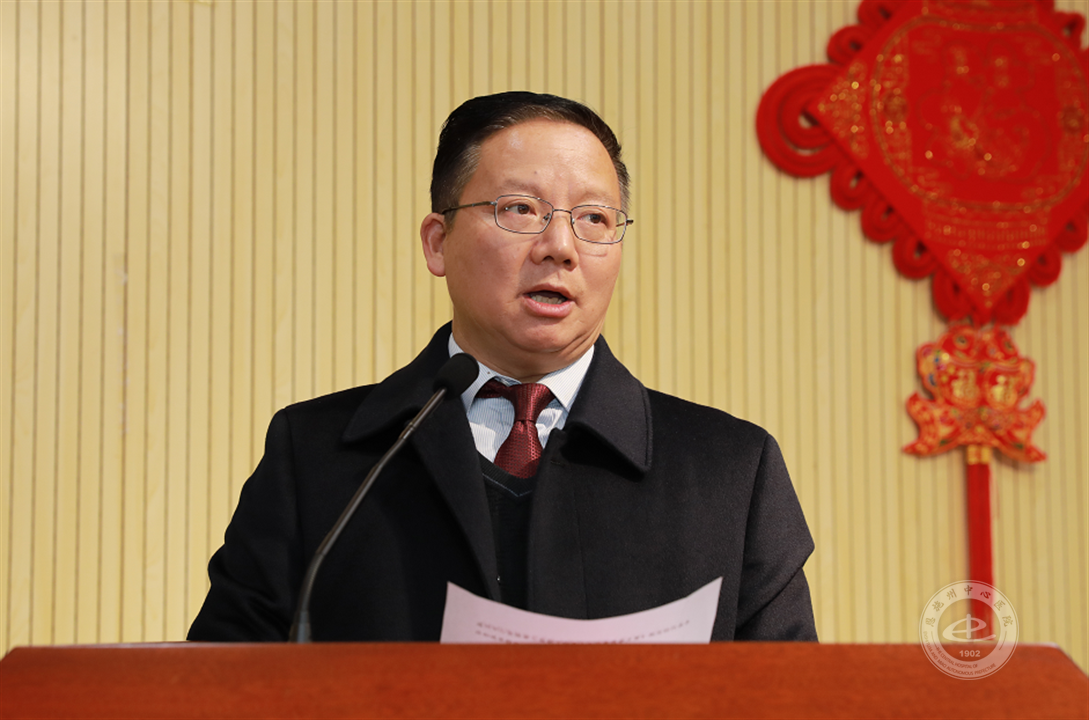 纪委书记金选贵宣读文件